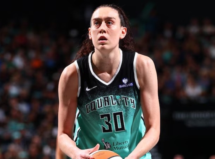 Breanna Stewart Out After Suffering Lower Leg Injury in Liberty vs. Sparks
